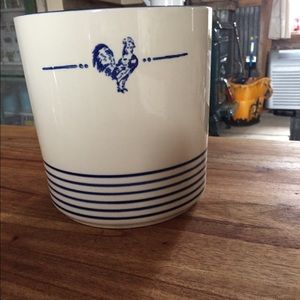 Adorable kitchen crock with chicken